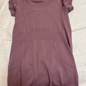 lululemon athletica Mauve Short Sleeve Tee